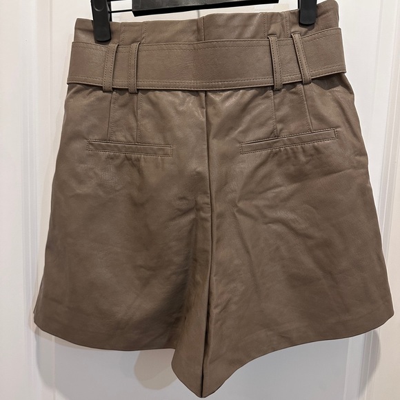 Faux leather shorts - Picture 2 of 3